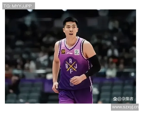 亨特上半场表现出色6投5中轻松斩获12分6篮板1助攻1抢断 亨特上半场表现出色6投5中轻松斩获12分6篮板1助攻1抢断