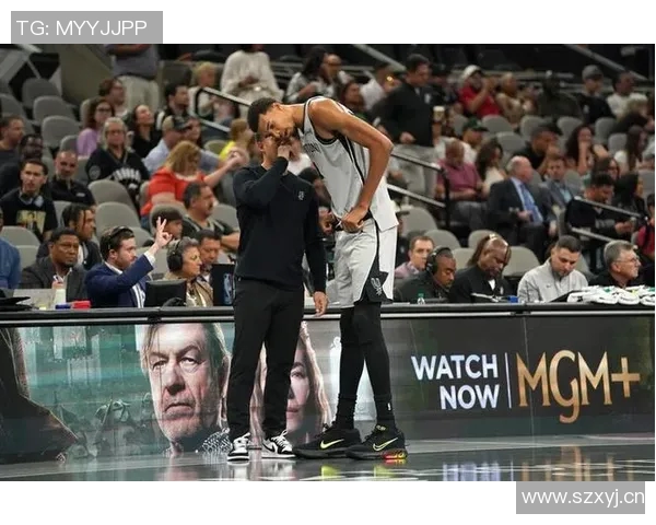 年轻球员激情四溢文班遭双人犯规卡斯尔与米奇争执双双被罚