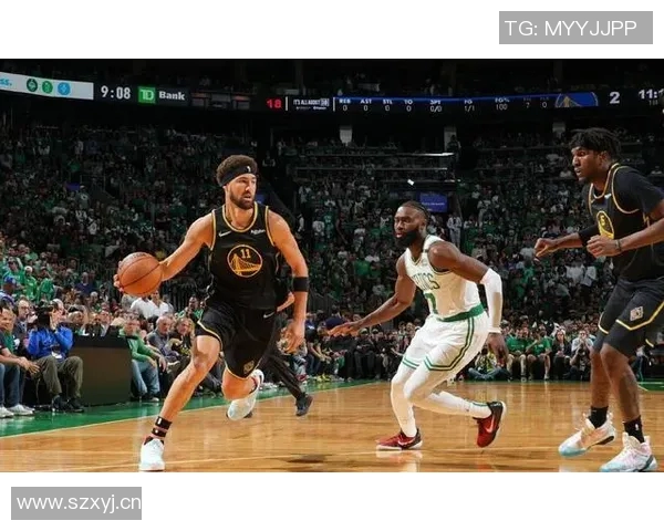 杰伦布朗半场表现平平12投仅4中贡献11分并抢下4个篮板